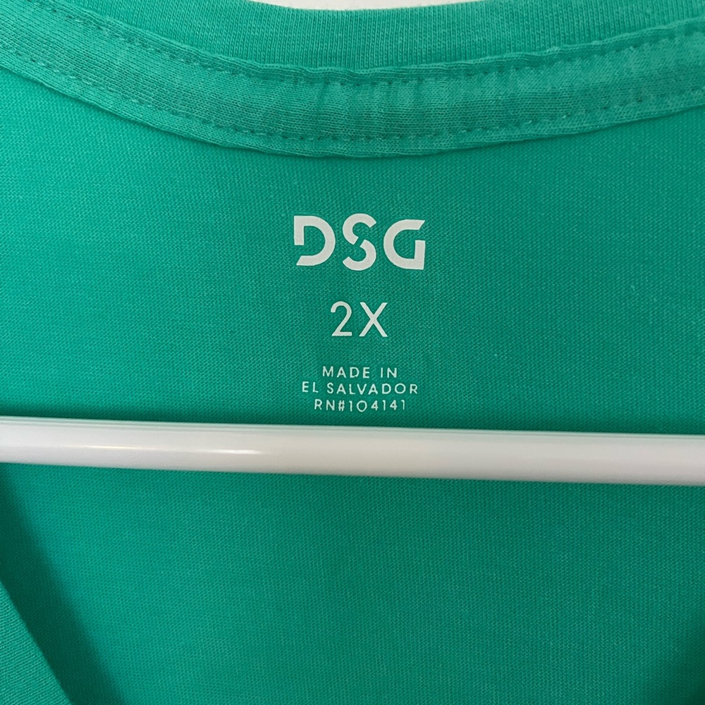 DSG Green Sleeveless Muscle Tee Relaxed Fit - Picture 2 of 3